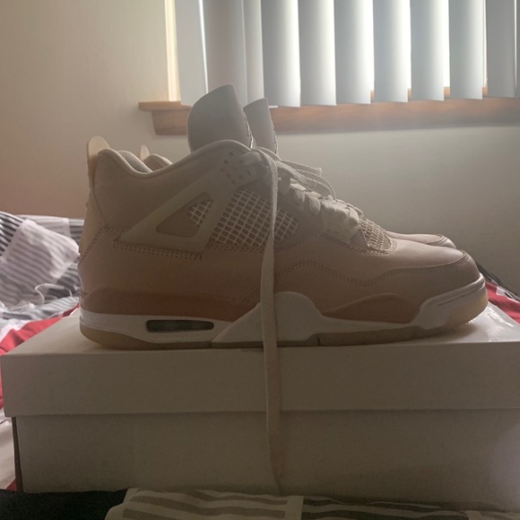 Jordan 4 “Shimmer”